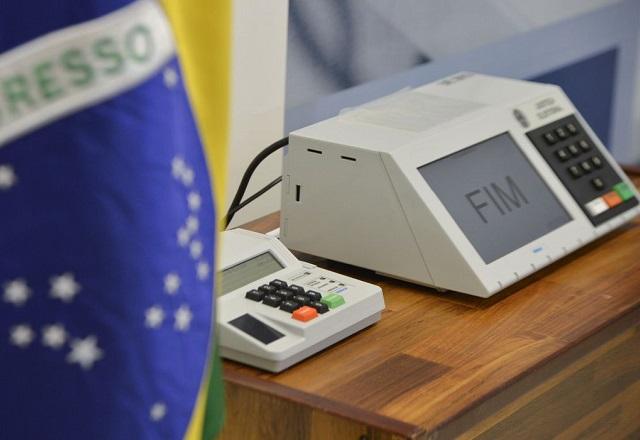 Projeto de reforma eleitoral retira punições a partidos políticos Projeto de reforma eleitoral retira punições a partidos políticos