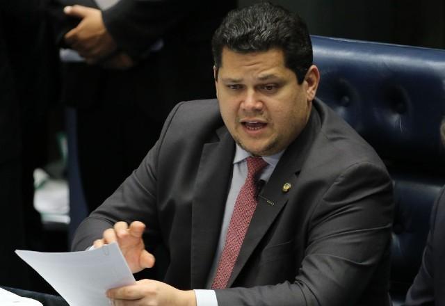 PEC da Transição será votada na CCJ do Senado nesta 3ª feira, diz Alcolumbre PEC da Transição será votada na CCJ do Senado nesta 3ª feira, diz Alcolumbre