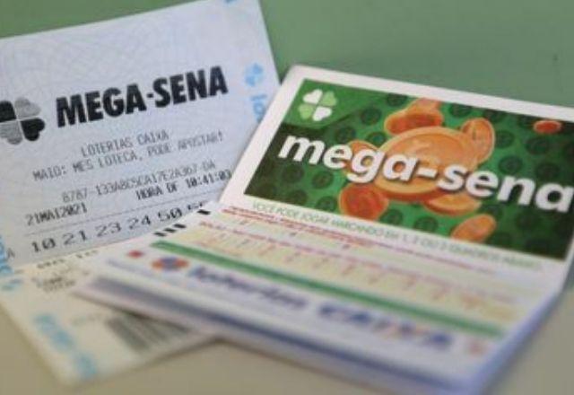 Mega-Sena acumula e pode pagar R$ 12 milhões na quarta-feira Mega-Sena acumula e pode pagar R$ 12 milhões na quarta-feira