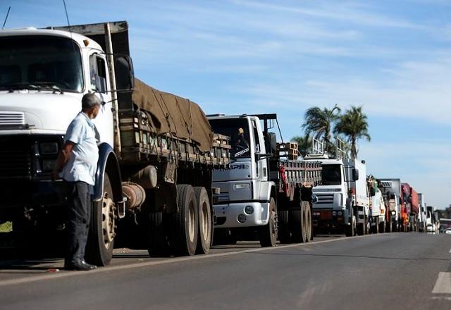 Justiça Federal proíbe caminhoneiros de fazerem bloqueios durante greve Justiça Federal proíbe caminhoneiros de fazerem bloqueios durante greve