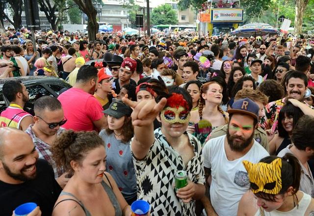 Pessoas em bloco carnavalesco (Rovena Rosa/Agência Brasil)