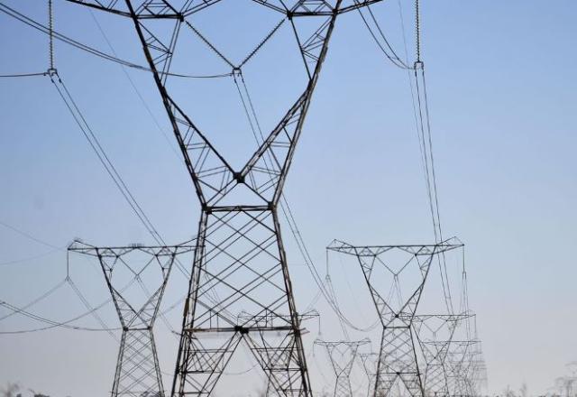 Após apagão que atingiu todas as regiões do Brasil, energia é restabelecida aos poucos Após apagão que atingiu todas as regiões do Brasil, energia é restabelecida aos poucos