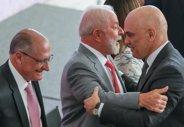 Alexandre de Moraes é ovacionado em evento do governo no Planalto Alexandre de Moraes é ovacionado em evento do governo no Planalto