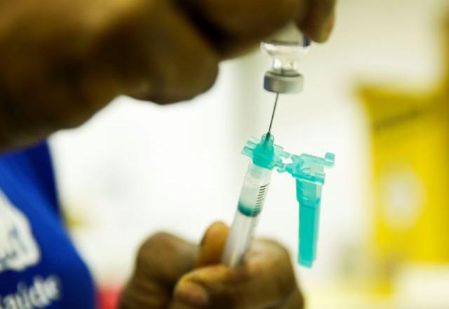 Mais da metade da população acha que vacina contra Covid-19 deve ser obrigatória Mais da metade da população acha que vacina contra Covid-19 deve ser obrigatória
