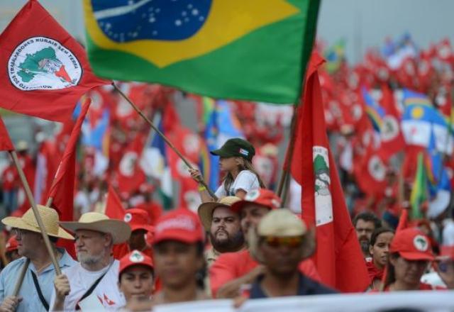 Integrantes do MST reunidos (Fabio Rodrigues Pozzebom/Agência Brasil)