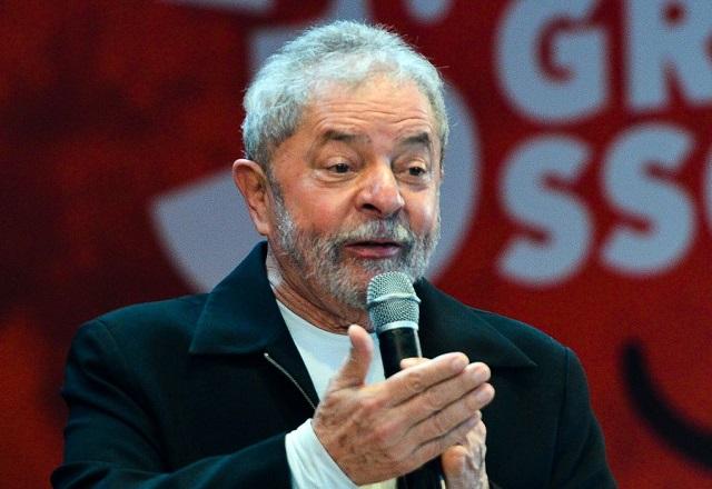 O petista tem 11 pontos a mais de intenções de voto do que a soma dos resultados de todos os demais possíveis candidatos (Antonio Cruz/Agência Brasil)