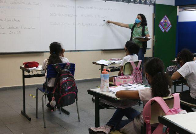 Aulas presenciais vinham sendo feitas em sistema de rodízio, com metade da lotação das turmas | Rovena Rosa/Agência Brasil