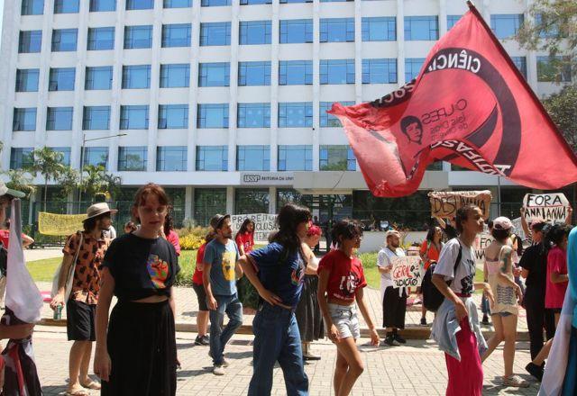 Associação de docentes da USP anuncia greve em apoio a estudantes Associação de docentes da USP anuncia greve em apoio a estudantes