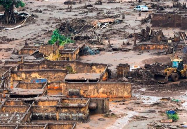 Destruição causada por lama (Antônio Cruz/Agência Brasil)