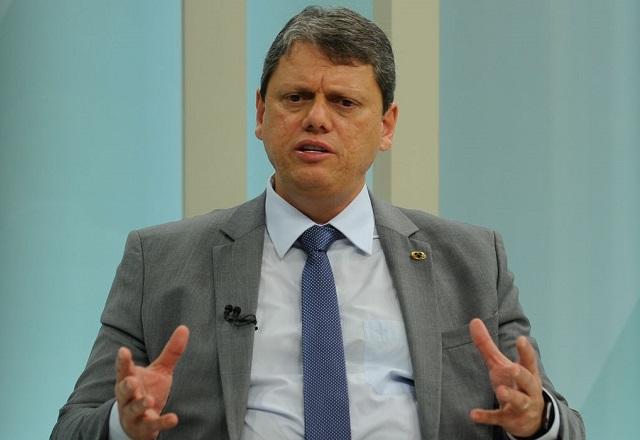 Tarcísio de Freitas gesticula enquanto fala (Marcello Casal Jr./Agência Brasil)