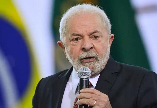 Lula fala ao microfone (Marcelo Camargo/Agência Brasil)