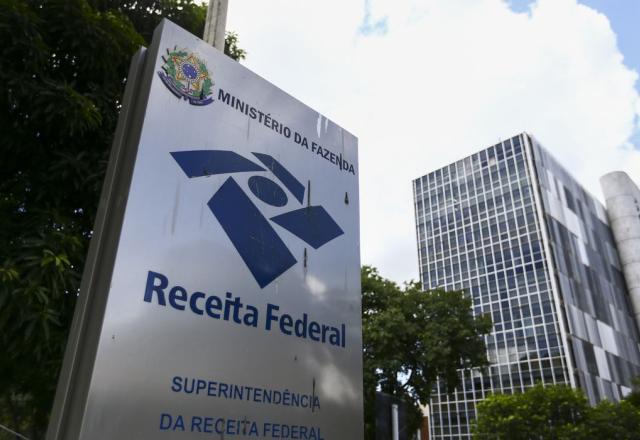 Entrada da Superintendência da Receita Federal (Marcelo Camargo/Agência Brasil)