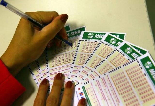 Confira os números sorteados no concurso concurso 2.607 da Mega-Sena (Marcello Casal Jr./Agência Brasil)