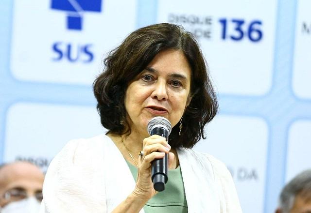 Nísia Trindade fala ao microfone (Marcelo Camargo/Agência Brasil)