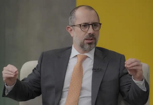 Vinicius Marques de Carvalho gesticula enquanto fala (Rafael Neddermeyer/Agência Brasil)