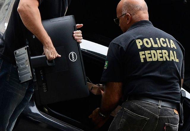 Policiais cumpriram cinco mandados de busca e apreensão e um mandado de prisão temporária - Foto: Tânia Rêgo/Agência Brasil