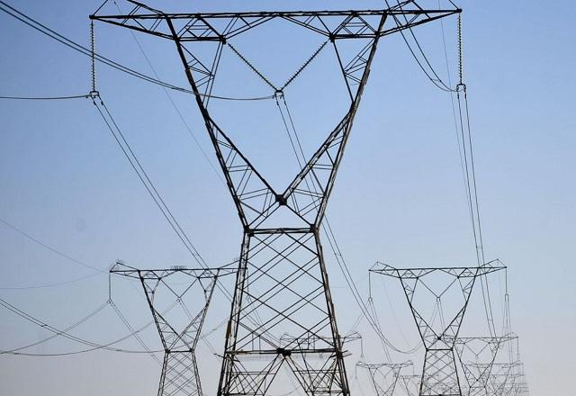 Torres de transmissão de energia (Marcello Casal Jr./Agência Brasil)