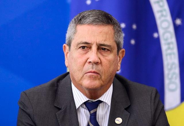 O ministro Braga Netto olha para o lado (Marcelo Camargo/Agência Brasil)