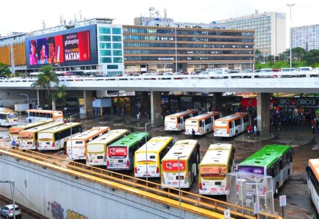 Sem ônibus no DF: mesmo após Justiça suspender greve, rodoviários mantêm paralisação Sem ônibus no DF: mesmo após Justiça suspender greve, rodoviários mantêm paralisação