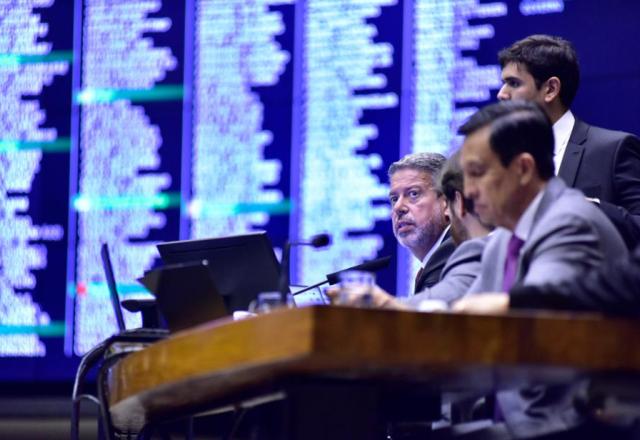 Câmara aprova novo valor do salário mínimo e mais notícias - Zeca Ribeiro/Agência Câmara