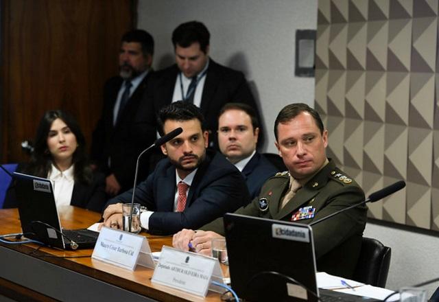 Mauro Cid em depoimento na CPMI (Edilson Rodrigues/Agência Senado)