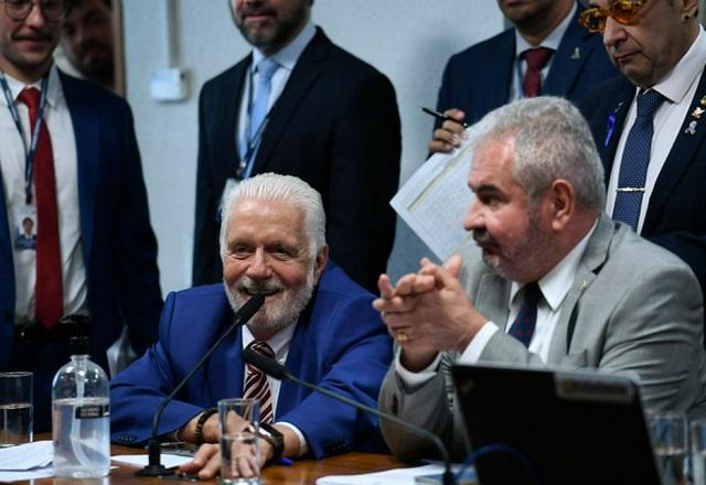 Senadores na sessão da CAE de hoje (Edilson Rodrigues/Agência Senado)