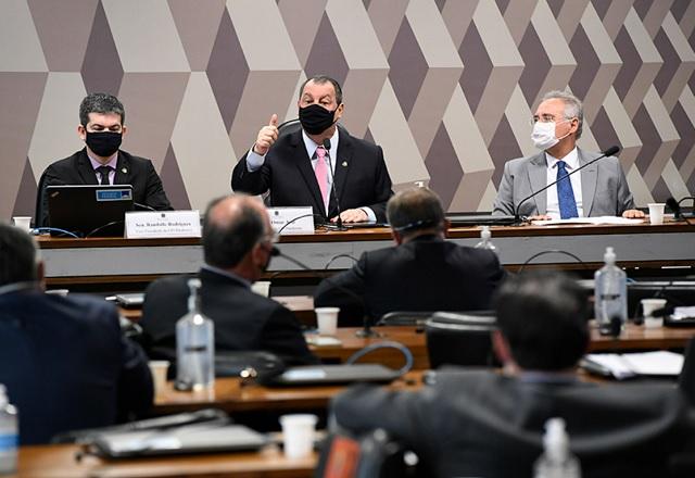 Presidente, vice e relator da CPI em sessão (Edilson Rodrigues/Agência Senado)