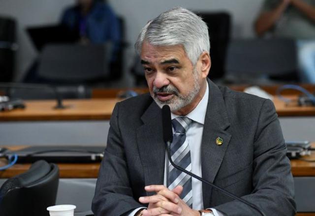 Humberto Costa, da equipe de transição, defende R$22,7 bi para saúde Humberto Costa, da equipe de transição, defende R$22,7 bi para saúde