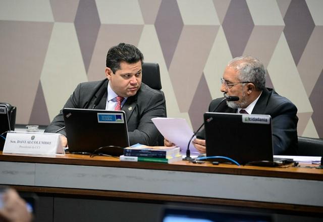 Davi Alcolumbre conversa na CCJ (Pedro França/Agência Senado)