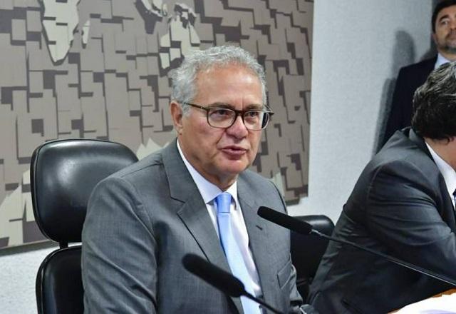 Renan Calheiros fala ao microfone (Waldemir Barreto/Agência Senado)