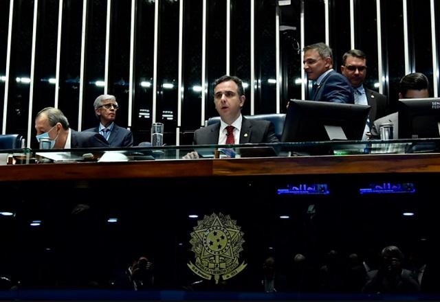 Pacheco e Omar Aziz na Mesa Diretora do Senado (Waldemir Barreto/Agência Senado)