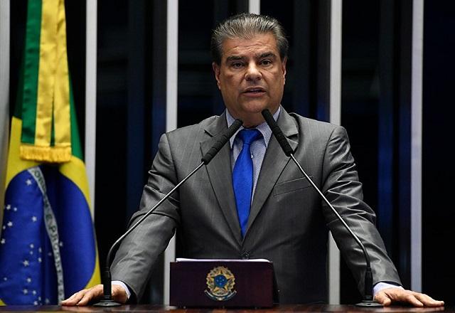 Nelsinho Trad fala ao microfone (Roque de Sá/Agência Senado)