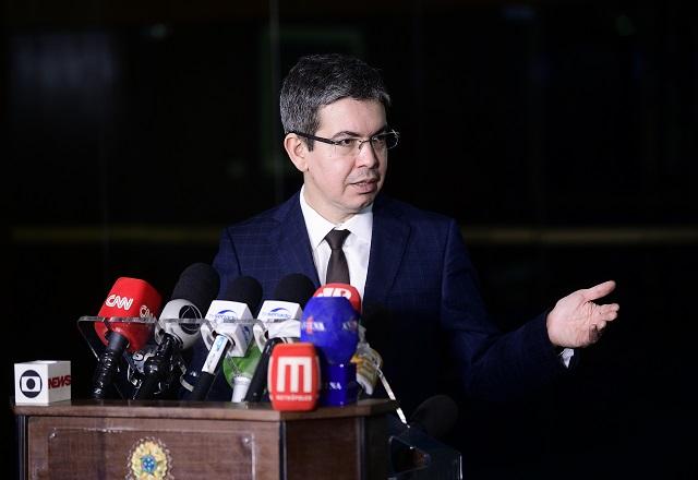 Randolfe Rodrigues em coletiva de imprensa no Senado | Pedro França/Agência Senado