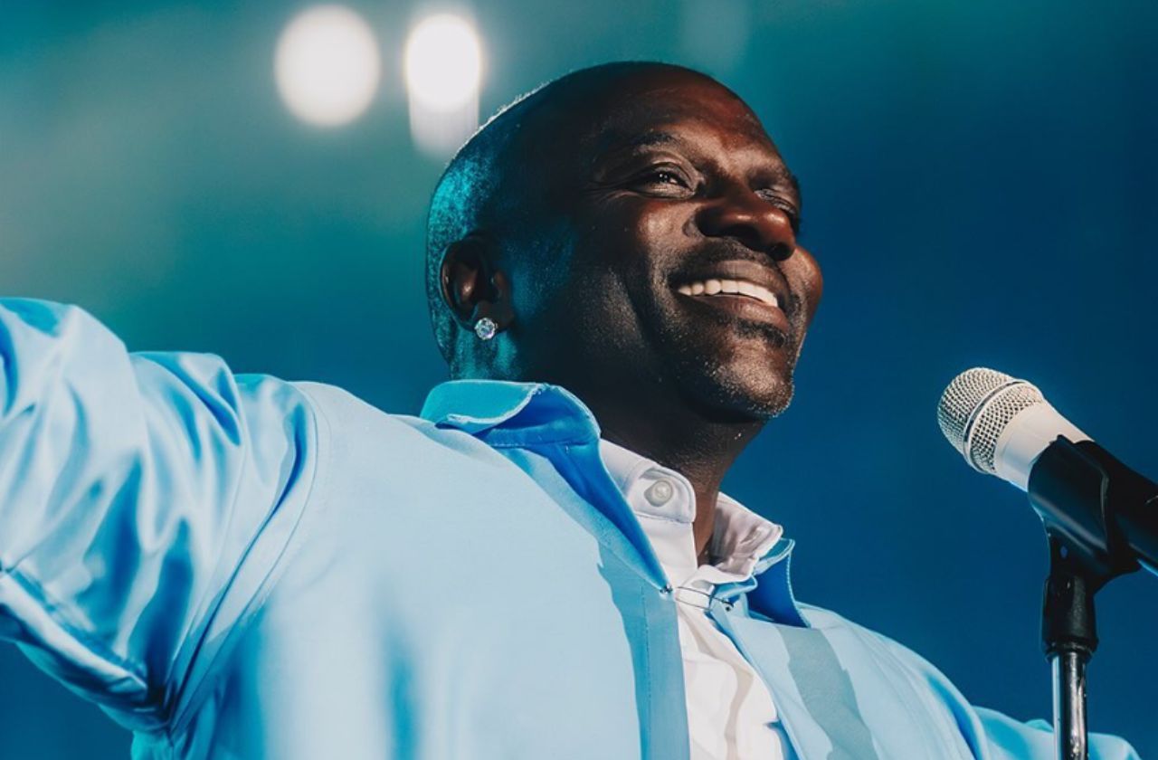 Akon: cantor foi levado a unidade prisional, onde pagou fiança e foi liberado no mesmo dia - Redes Sociais / Reprodução