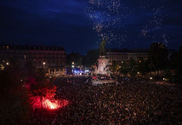 Ala centrista, liderada pelo presidente Emmanuel Macron, deve ficar em segundo lugar | AP Photo/Louise Delmotte