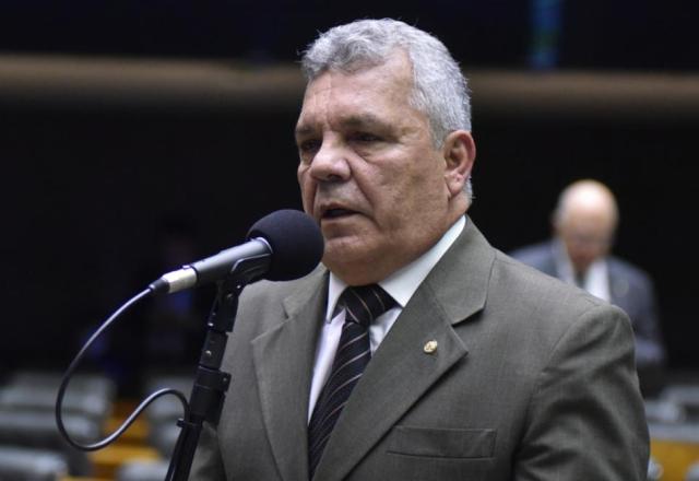 Flávio não será candidato “só se morrer”, diz deputado do PL