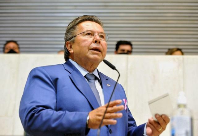 Deputado Carlão Pignatari fala ao microfone (Carol Jacob e José Antonio Teixeira/Alesp)