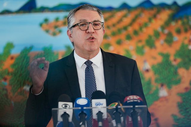 Eleições municipais: Padilha tenta amenizar derrotas do PT,  mas admite que partido está na 'zona de rebaixamento'