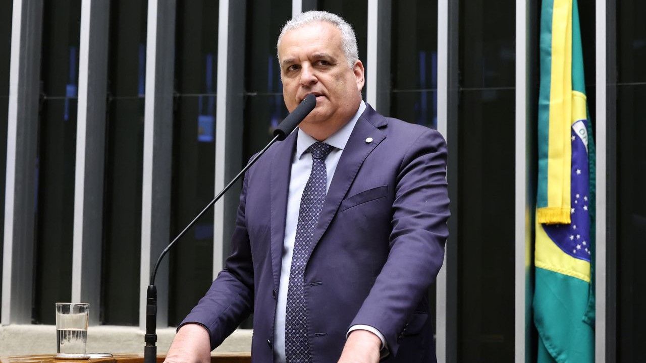 Flávio Bolsonaro anuncia Alfredo Gaspar como vice Flávio Bolsonaro anuncia Alfredo Gaspar como vice