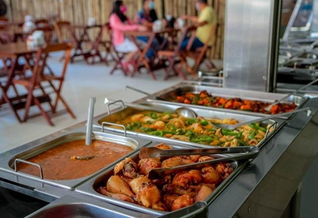 Alimentos em buffet de restaurante self service | Reprodução