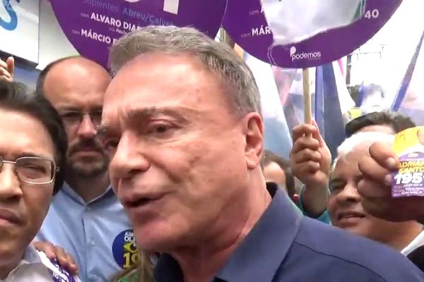 Alvaro Dias defende reformas para estimular a produção industrial