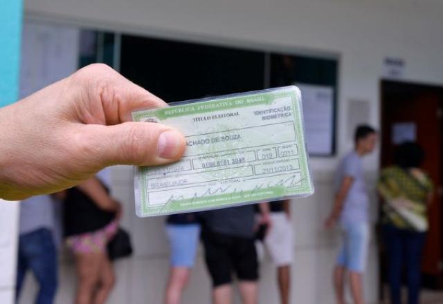 Amanhã é o último dia para tirar o título de eleitor: veja como fazer