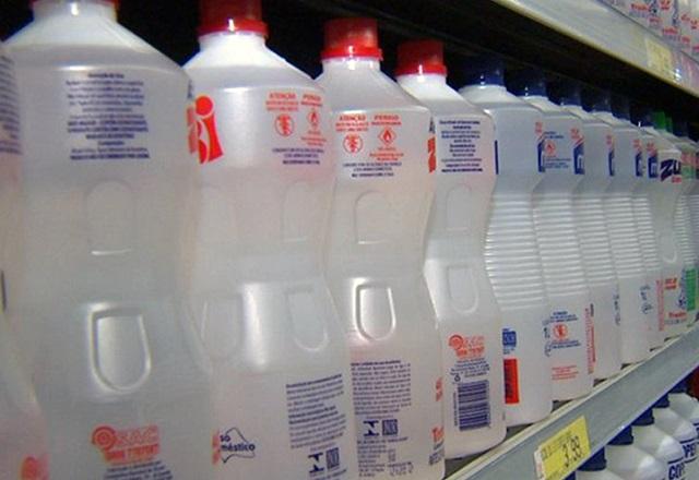 Anvisa adota medida para facilitar acesso da população a álcool etílico no RS Anvisa adota medida para facilitar acesso da população a álcool etílico no RS
