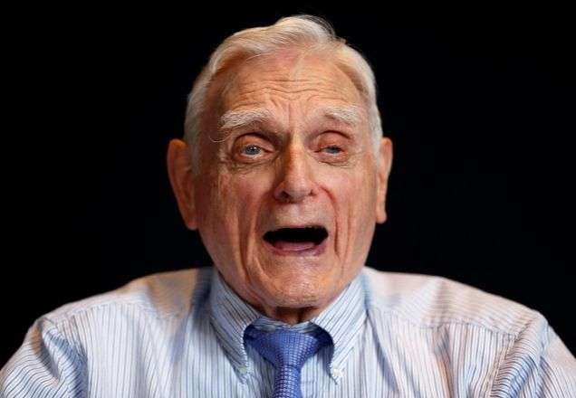 Aos 97 anos cientista se torna o homem mais velho do mundo a ganhar o Nobel de Química