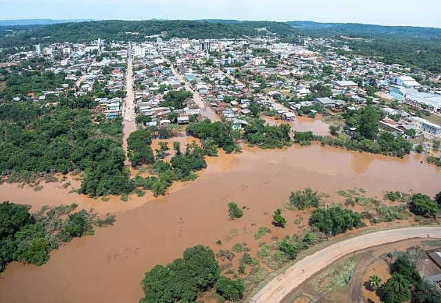Apesar de muitas notícias tristes, destruição e prejuízos, a população segue unida para se ajudar neste momento tão difícil | Maurício Tonetto/Governo do Rio Grande do Sul