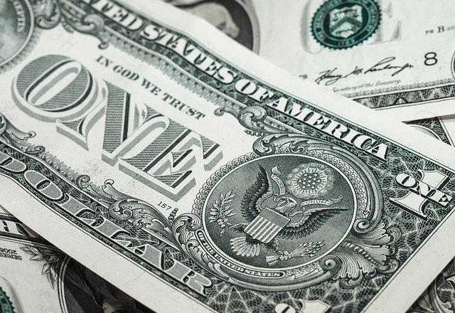 Dólar abre em alta e Ibovespa em queda após escalada da guerra comercial entre EUA e China