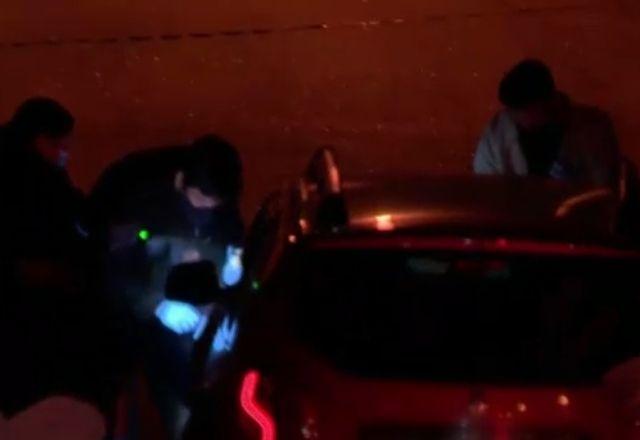 Após crime, suspeitos fugiram com a bolsa dela; Menino de 12 anos não foi ferido | SBT