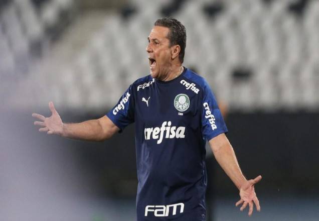 Após derrota, Luxemburgo diz que elenco precisa de reforços
