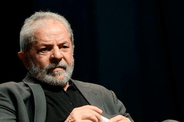 Após enterro do neto, Lula volta para carceragem da PF em Curitiba