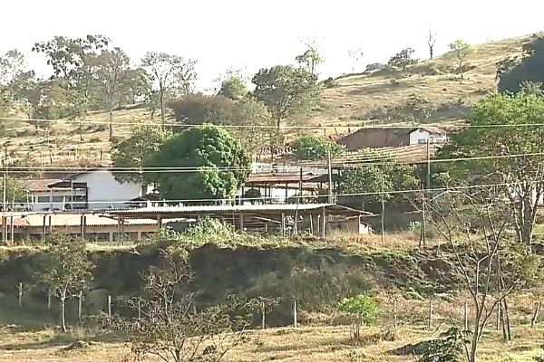 Após explosões, 219 detentos fogem de presídio em Goiás Após explosões, 219 detentos fogem de presídio em Goiás